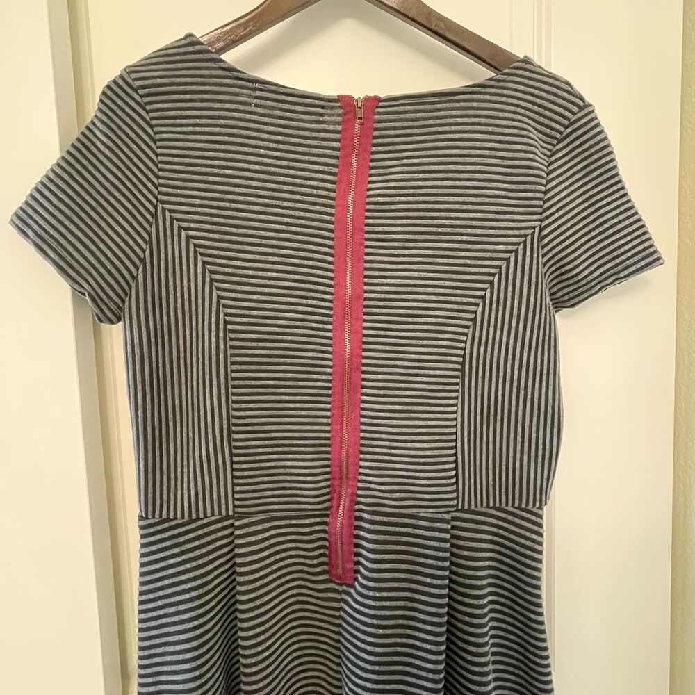 Rewind Gray Black Striped Fit Flare Dress Size XL Cap Sleeve Pleated Casual Knee - Picture 5 of 10